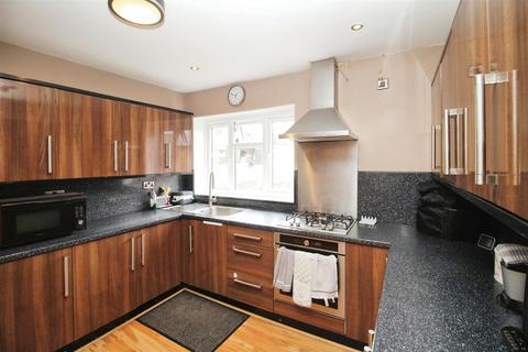 16 Ashbourne Garth, Bradford, BD2 4EA