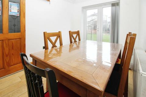 16 Ashbourne Garth, Bradford, BD2 4EA