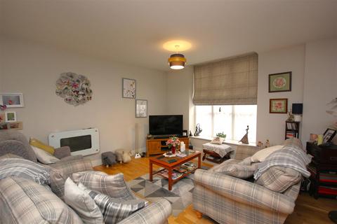 2 bedroom flat for sale - Stanley Hunt Court, Rushden NN10