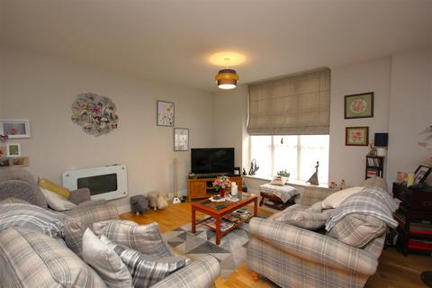 2 bedroom flat for sale, Stanley Hunt Court, Rushden NN10