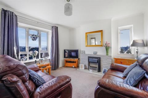 3 bedroom flat for sale, Hildenley Close, Redhill RH1
