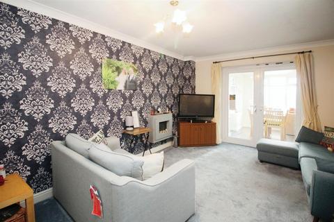 3 bedroom end of terrace house for sale - Forestdale Way, Shipley BD18