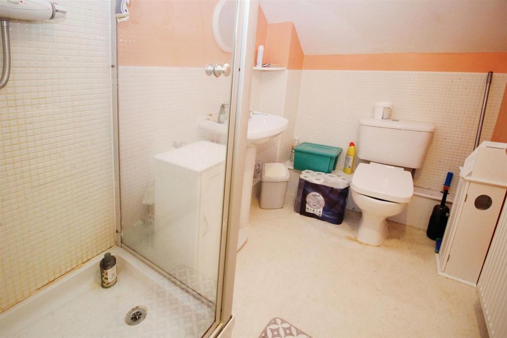 En-Suite Bedroom 1