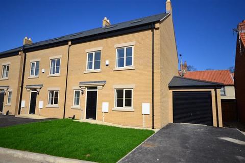 4 bedroom townhouse for sale, Chapel House Court, Selby