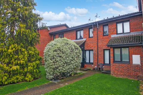 27 Aspen Close, Staines-upon-thames, TW18 4SW