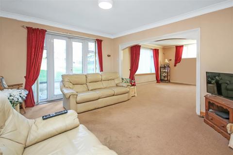 4 bedroom detached house for sale, Hayway, Rushden NN10