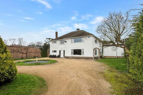 4 bedroom detached house for sale, Hayway, Rushden NN10