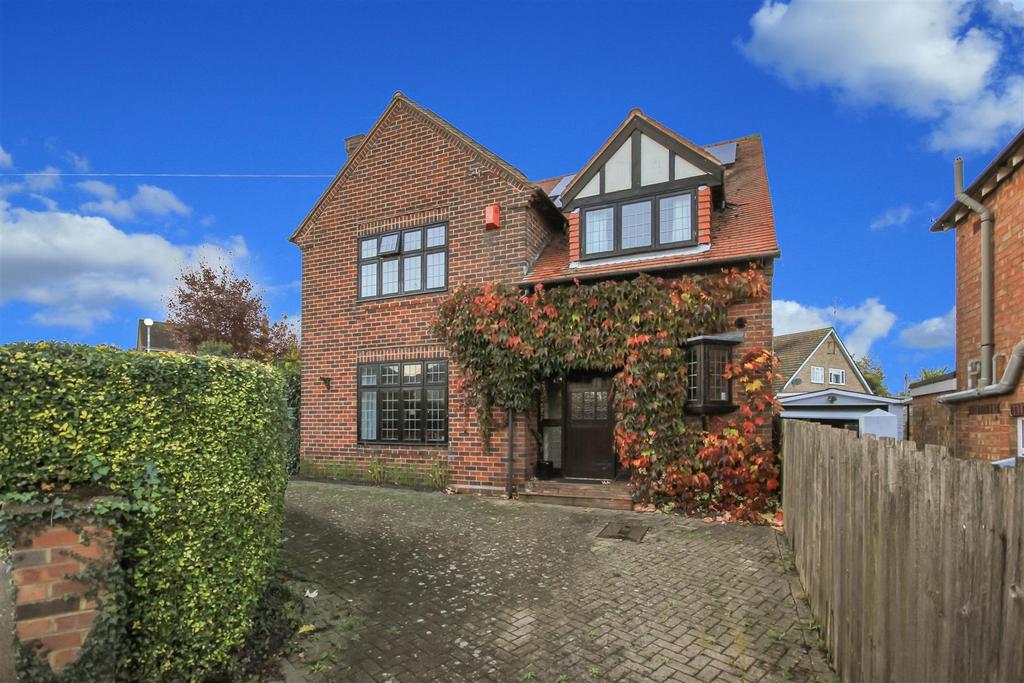 Park Avenue, Rushden NN10 4 bed detached house for sale £449,995