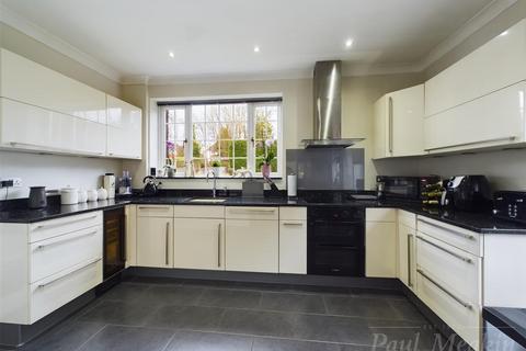 225 Farley Road, South Croydon, CR2 7NQ