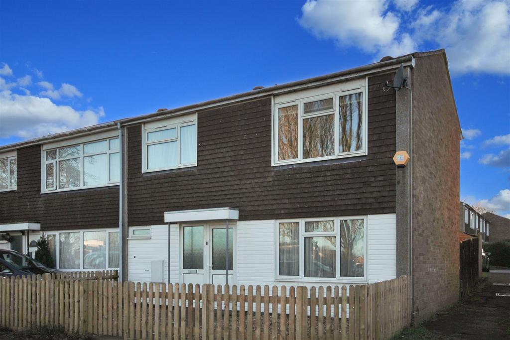Queensway, Wellingborough NN8 3 bed semidetached house for sale £200,000