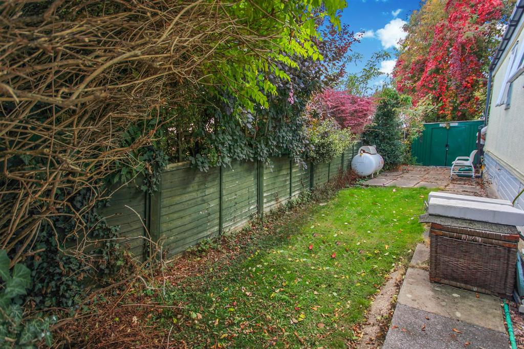 Wilby Park, Wellingborough NN8 1 bed detached bungalow for sale £90,000