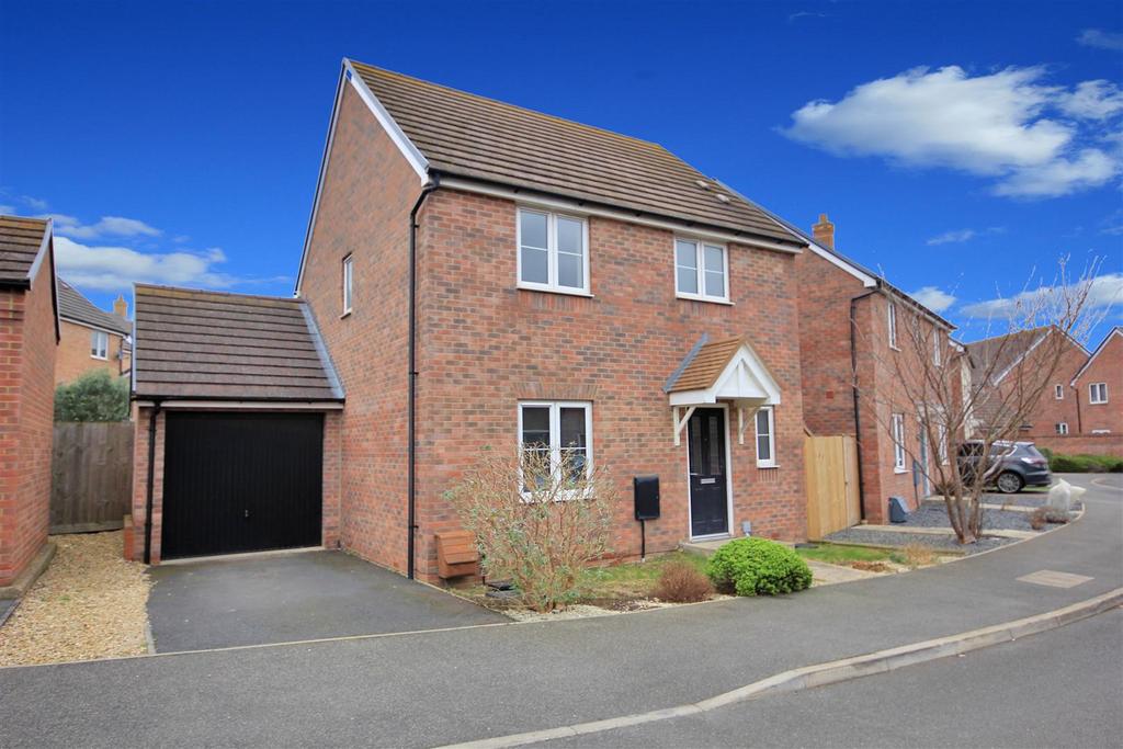Alnwick Close, Rushden NN10 3 bed detached house for sale £289,995