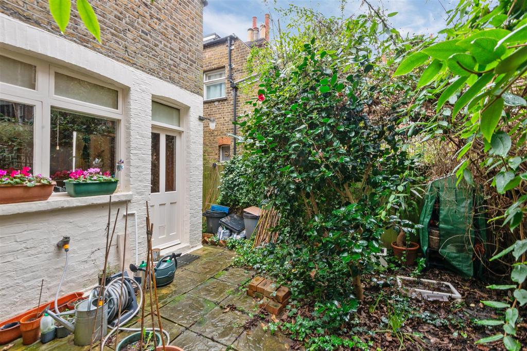 Compton Crescent, W4 - FOR SALE