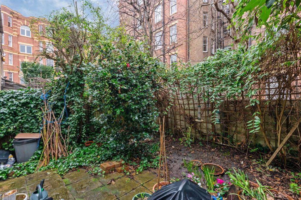 Compton Crescent, W4 - FOR SALE