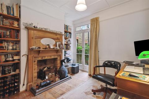 31 Compton Crescent, London, W4 3JA