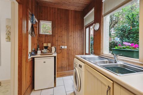 31 Compton Crescent, London, W4 3JA