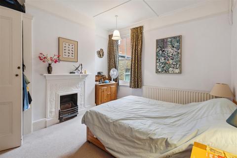 31 Compton Crescent, London, W4 3JA