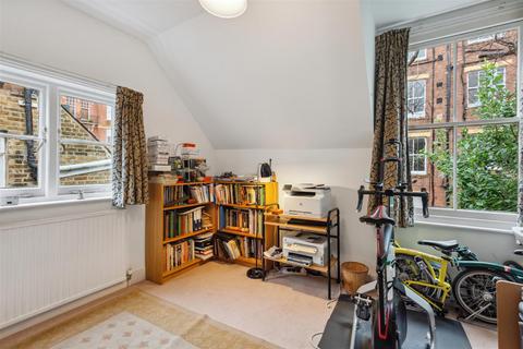 31 Compton Crescent, London, W4 3JA
