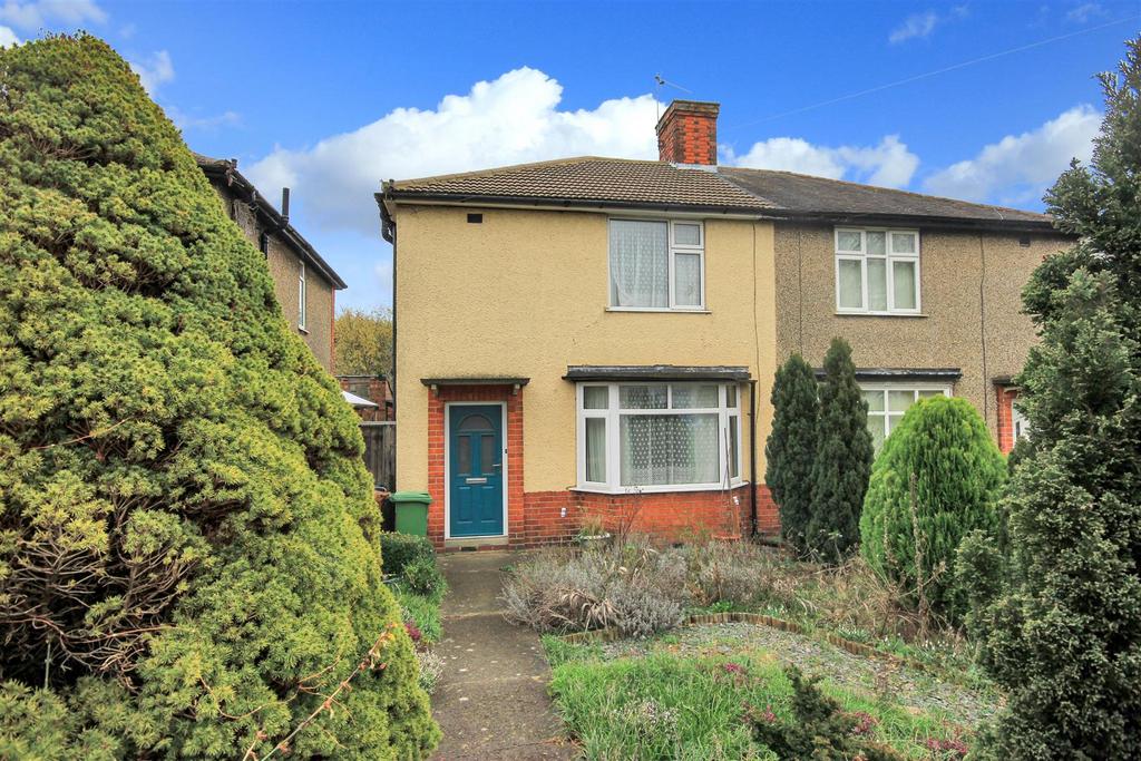 Eastfield Road, Wellingborough NN8 3 bed semidetached house £185,000