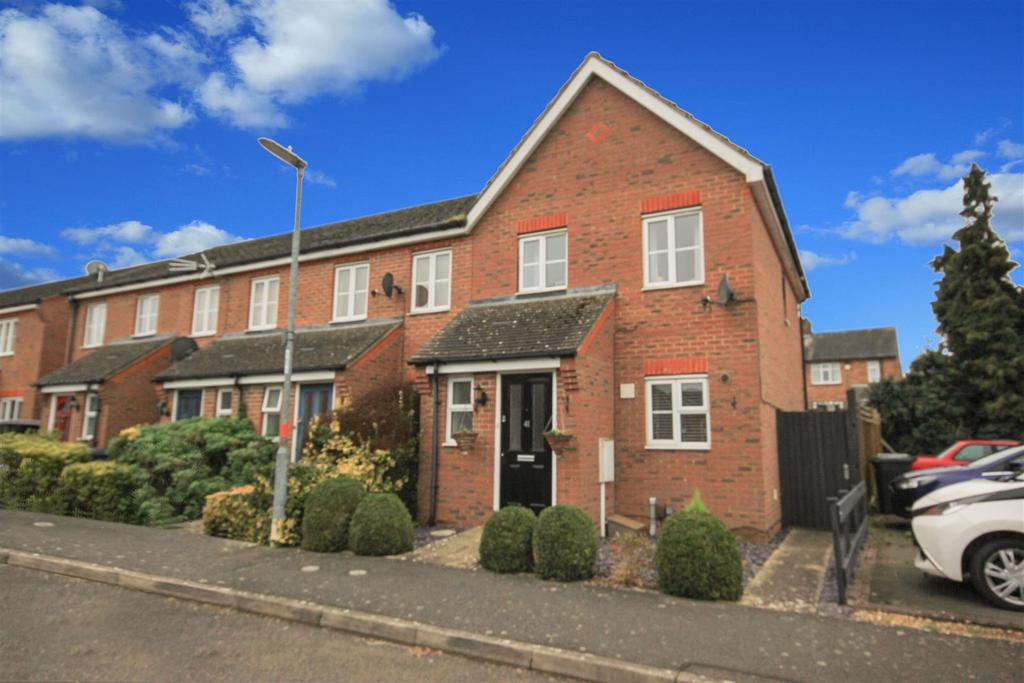 Butterfields, Wellingborough NN8 2 bed semidetached house £225,000