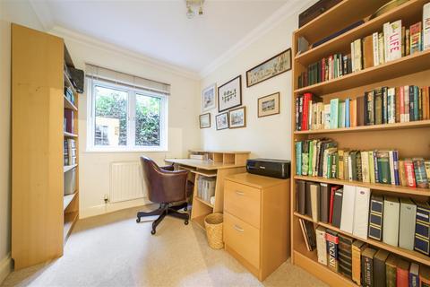1 Heracles Close, Park Street, St Albans, AL2 2JN