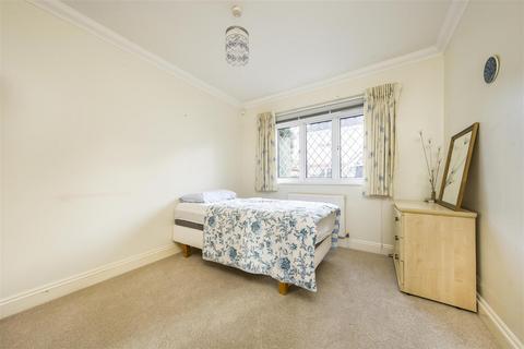 1 Heracles Close, Park Street, St Albans, AL2 2JN