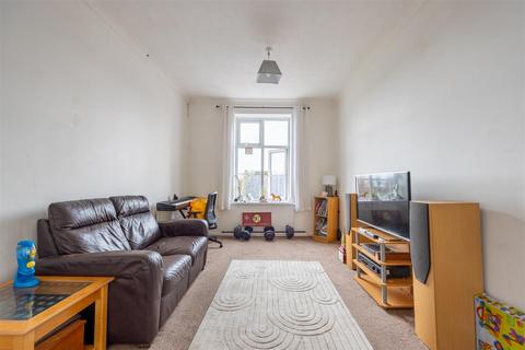 1 bedroom flat for sale, SWEYNE AVENUE, Southend-On-Sea