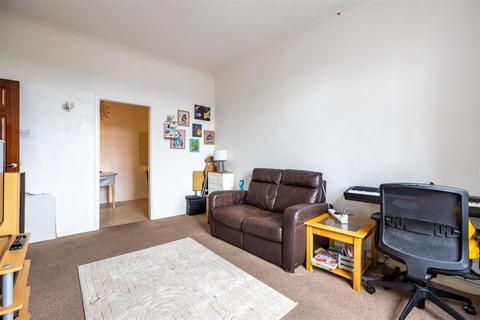 1 bedroom flat for sale, SWEYNE AVENUE, Southend-On-Sea