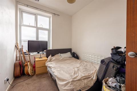 1 bedroom flat for sale, SWEYNE AVENUE, Southend-On-Sea