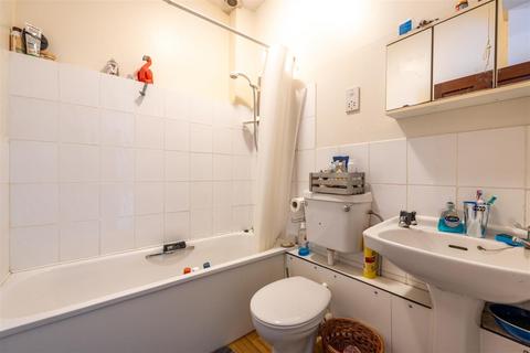 1 bedroom flat for sale, SWEYNE AVENUE, Southend-On-Sea