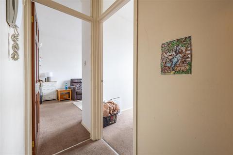 1 bedroom flat for sale, SWEYNE AVENUE, Southend-On-Sea