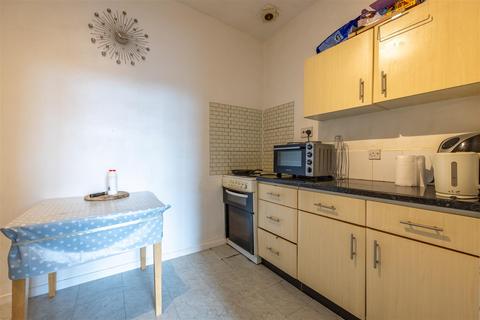 1 bedroom flat for sale, SWEYNE AVENUE, Southend-On-Sea