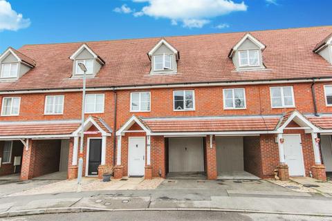 3 bedroom townhouse for sale, Mansfield Way, Irchester NN29