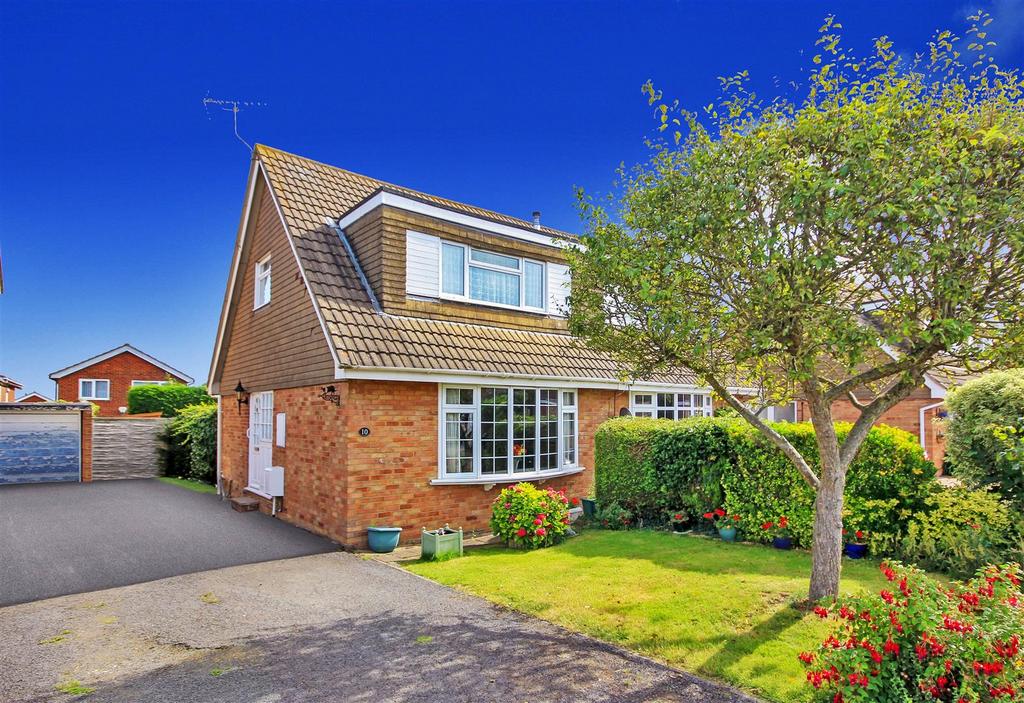 Silverdale Grove, Rushden NN10 2 bed semidetached house for sale £