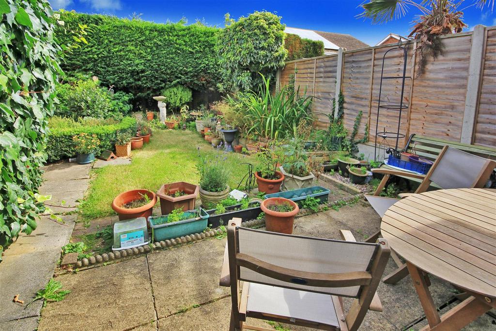 Silverdale Grove, Rushden NN10 2 bed semidetached house for sale £