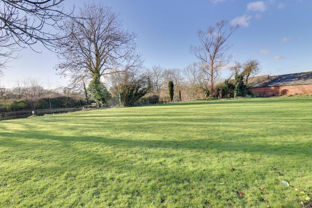 Sheering Road, Harlow, CM17 3 bed apartment for sale £679,950