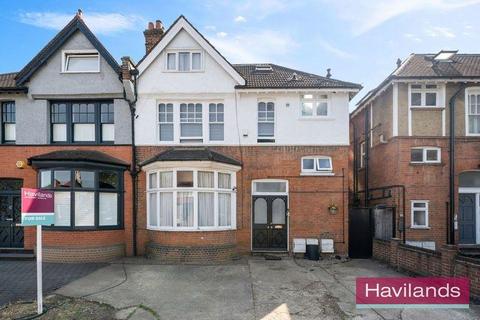 4b Elm Park Road, London, N21 2HN