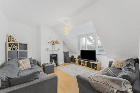 4b Elm Park Road, London, N21 2HN