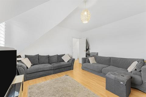 4b Elm Park Road, London, N21 2HN