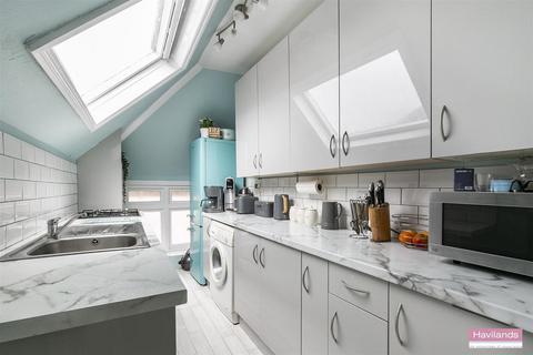 4b Elm Park Road, London, N21 2HN
