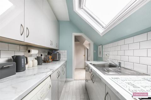 4b Elm Park Road, London, N21 2HN
