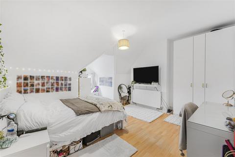 4b Elm Park Road, London, N21 2HN