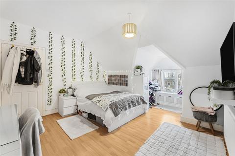 4b Elm Park Road, London, N21 2HN
