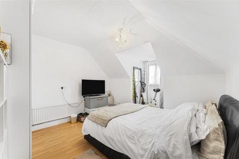 4b Elm Park Road, London, N21 2HN