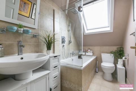 4b Elm Park Road, London, N21 2HN