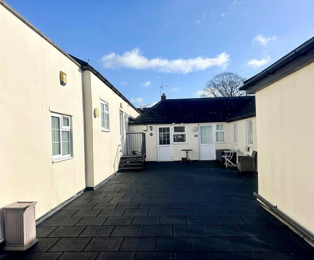 Bells Walk, Sawbridgeworth, CM21 2 bed apartment for sale £250,000