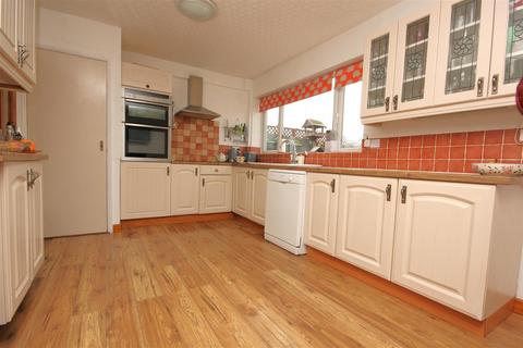 3 bedroom detached house for sale, Newton Road, Rushden NN10