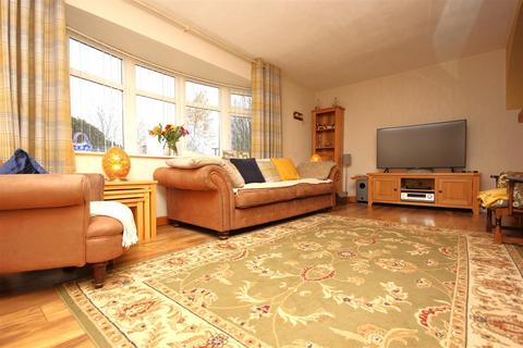 3 bedroom detached house for sale, Newton Road, Rushden NN10