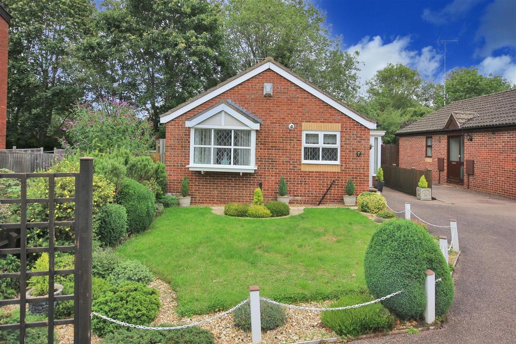 Chestnut Close, Rushden NN10 2 bed detached bungalow for sale £250,000