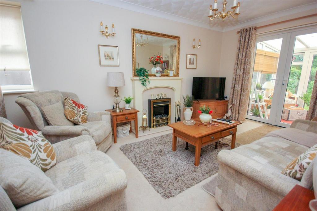 Chestnut Close, Rushden NN10 2 bed detached bungalow for sale £250,000